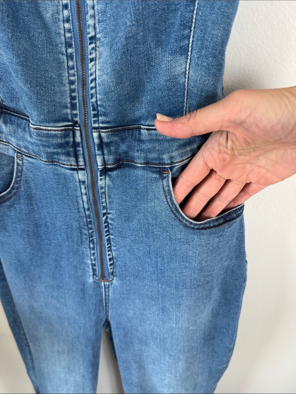 We The Free Denim Jumpsuit Size 10 Open Back Wide Leg Zip Front Free People - Picture 5 of 10